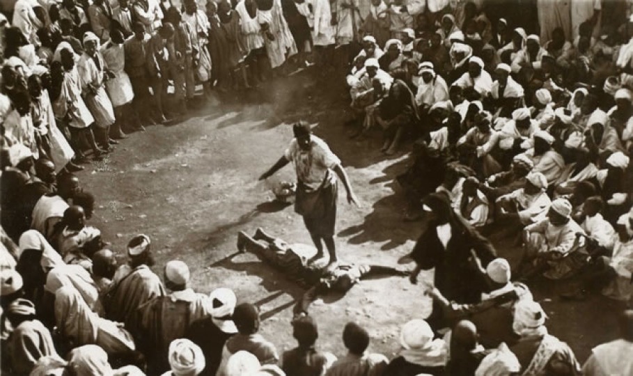 Storyteller performing in Jemaa el-Fnaa